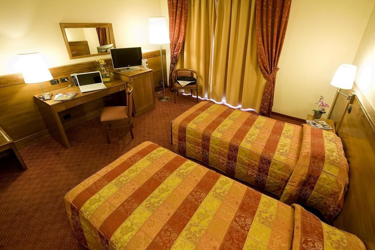 Bedroom 3, Hotel Master, Torino