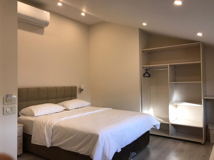 Bedroom 5, Butik Akvaryum, Adalar