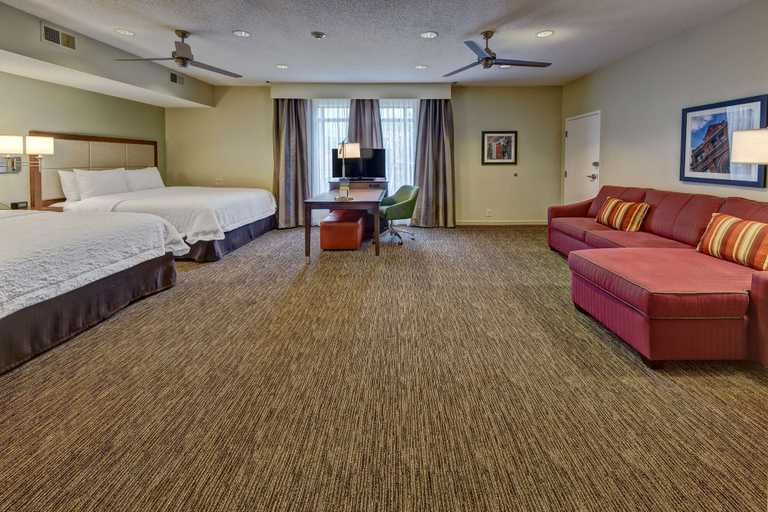 Bedroom 4, Hampton Inn Savannah-I-95-North, Chatham