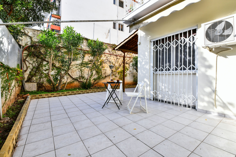 Others 4, Groovy Apartment by the Sea with Garden, Attica