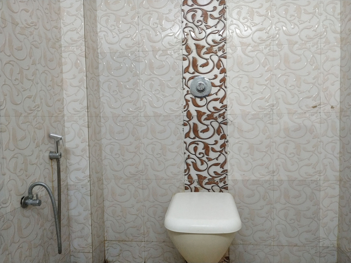 Bathroom 5, Atlanta Beach Resort, North Goa