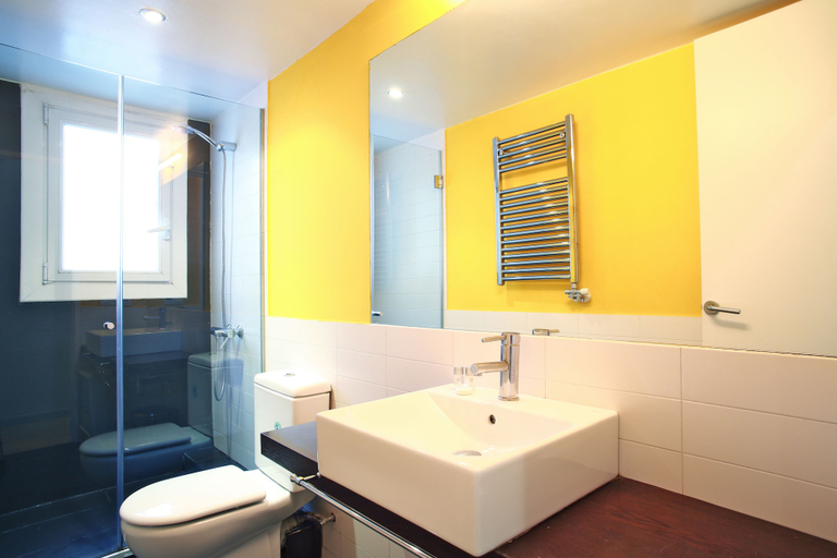 Bathroom, BarcelonaForRent The Sagrada Penthouse, Barcelona