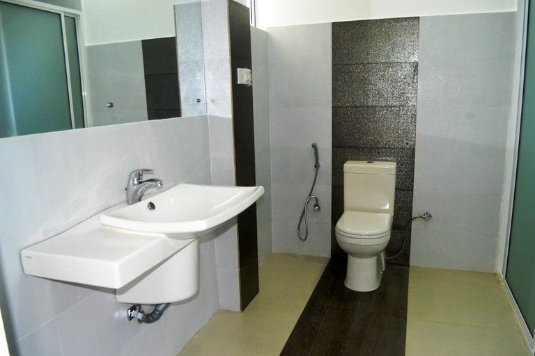 Bathroom 5, Villa Ocean Dew, Hikkaduwa