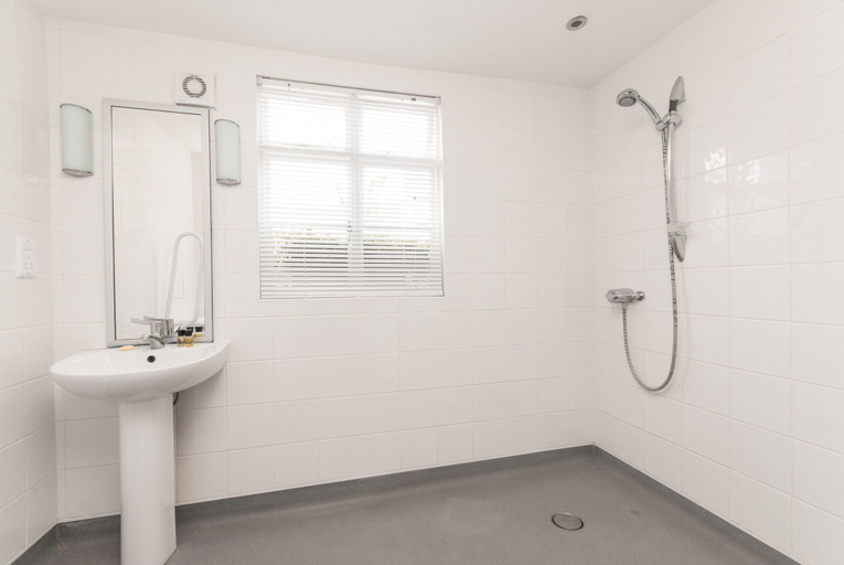 Bathroom 3, Royal Harbour Hotel, Kent