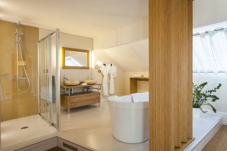 Bathroom 5, Maison Doucet, Saône-et-Loire