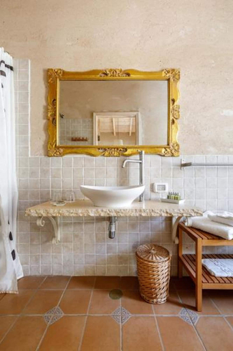 Bathroom 3, Smadar Inn