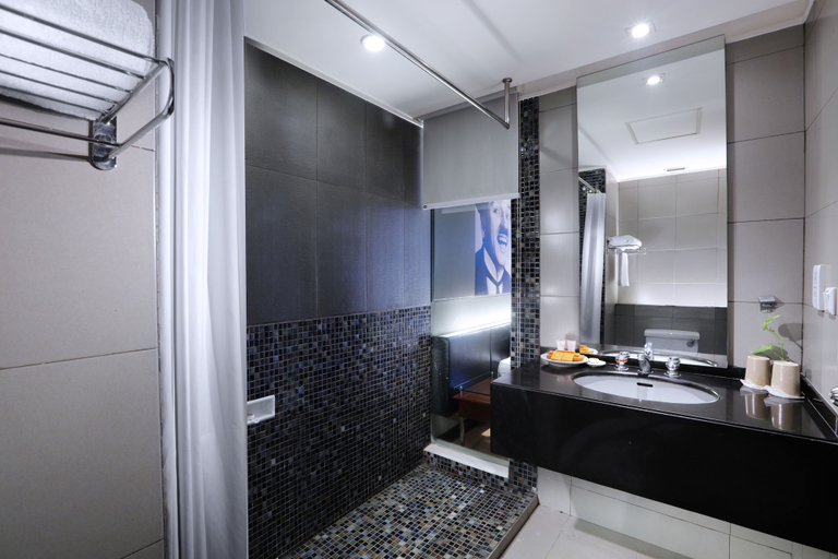 Bathroom 4, Grand Candi Hotel Semarang, Semarang