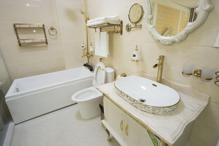 Bathroom 4, King's Hotel, Từ Liêm