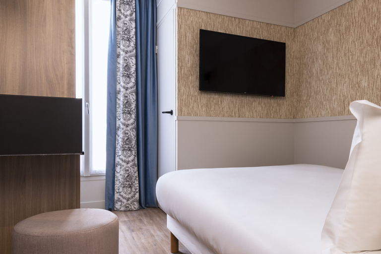 Bedroom 4, Grand Hotel Leveque, Paris