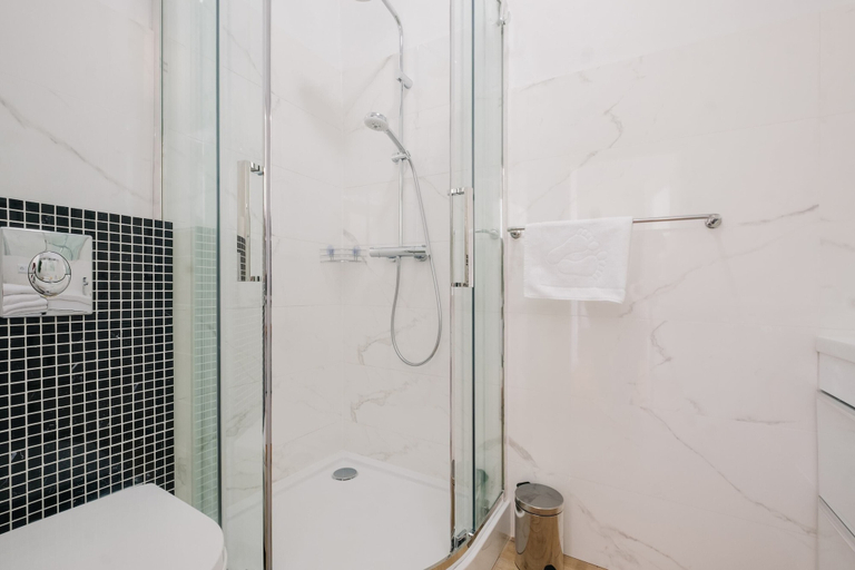 Bathroom 3, Plac Konstytucji Studio, Warsaw