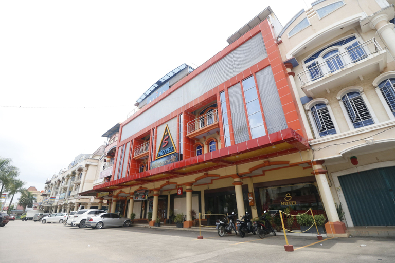 Exterior & Views 2, RedDoorz Plus near DC Mall Batam, Batam