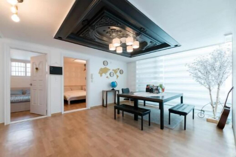 Others 4, King Kong Guest House, Mapo