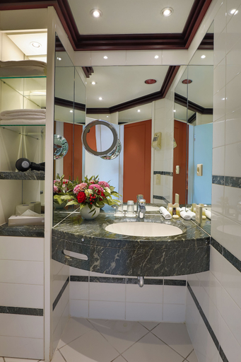 Bathroom 4, Hotel Parc Belair, Luxembourg