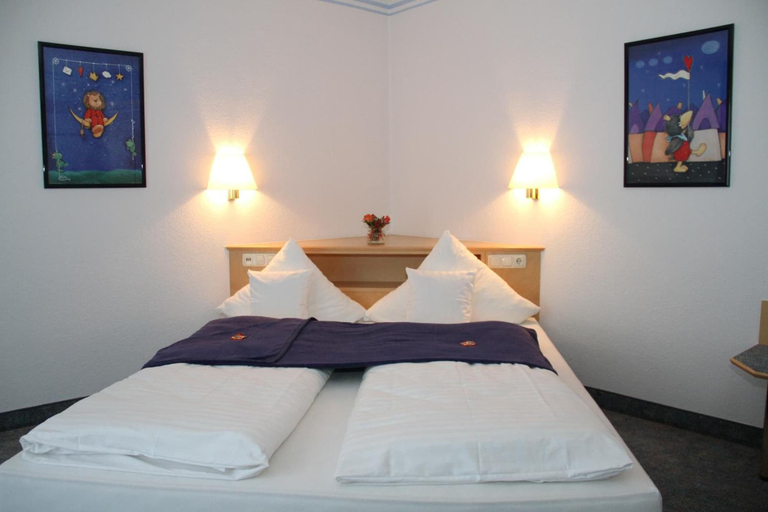 Bedroom 2, Trip Inn Hotel Zum Riesen, Main-Kinzig-Kreis