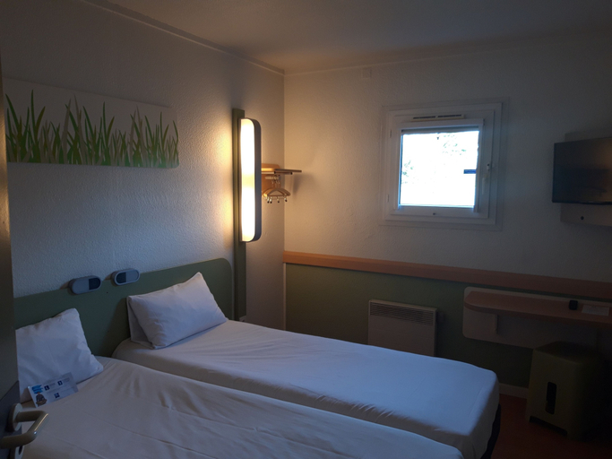 Bedroom 4, ibis budget Versailles Château Saint Cyr, Yvelines