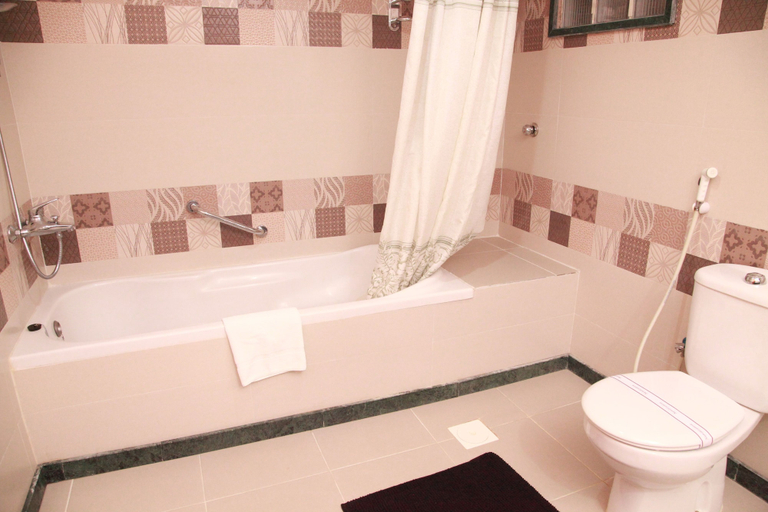 Bathroom 5, Al Azhar Hotel Jeddah, Jeddah