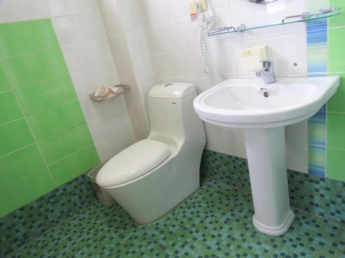 Bathroom 5, DeerStar Meihua Lake B&B, Yilan