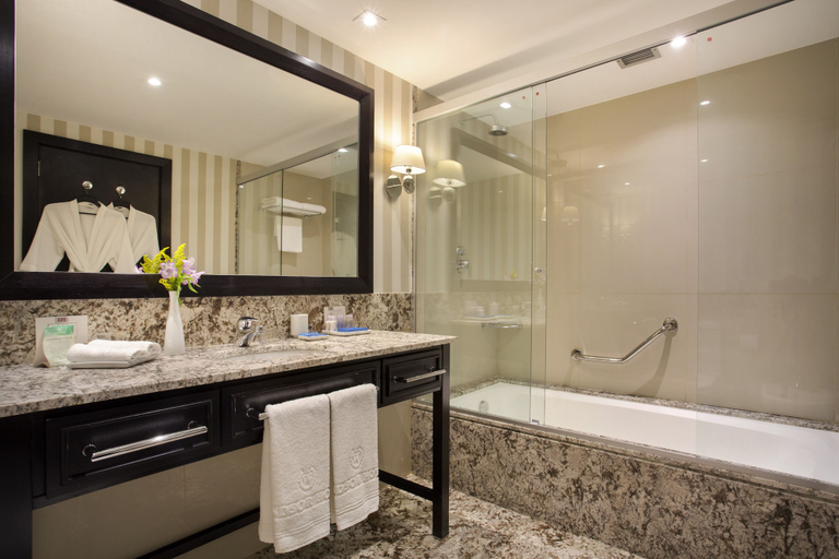 Bathroom 5, Windsor Leme Hotel, Rio de Janeiro