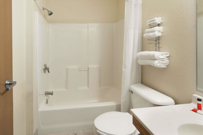 Bathroom 4, Super 8 by Wyndham Fountain, El Paso