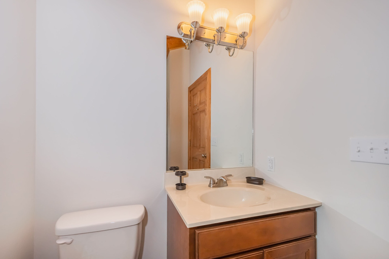 Bathroom 3, Livin' On A Whim, Garrett