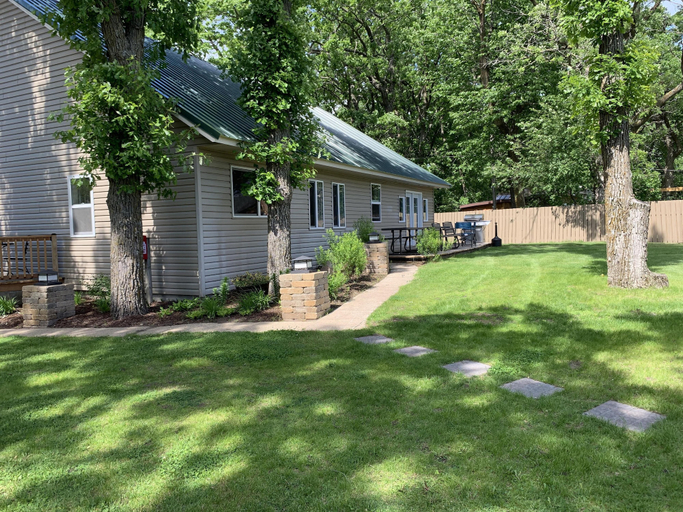 Exterior & Views 2, Hollys Resort, Otter Tail