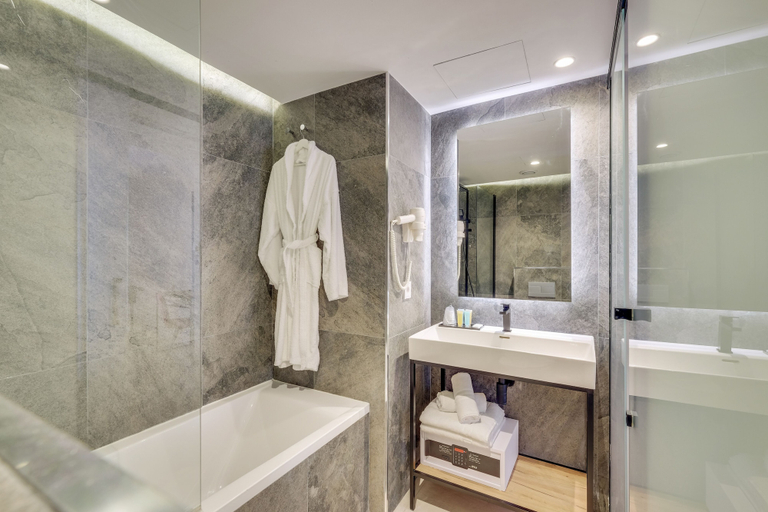Bathroom 3, Hotel Beauséjour, Paris
