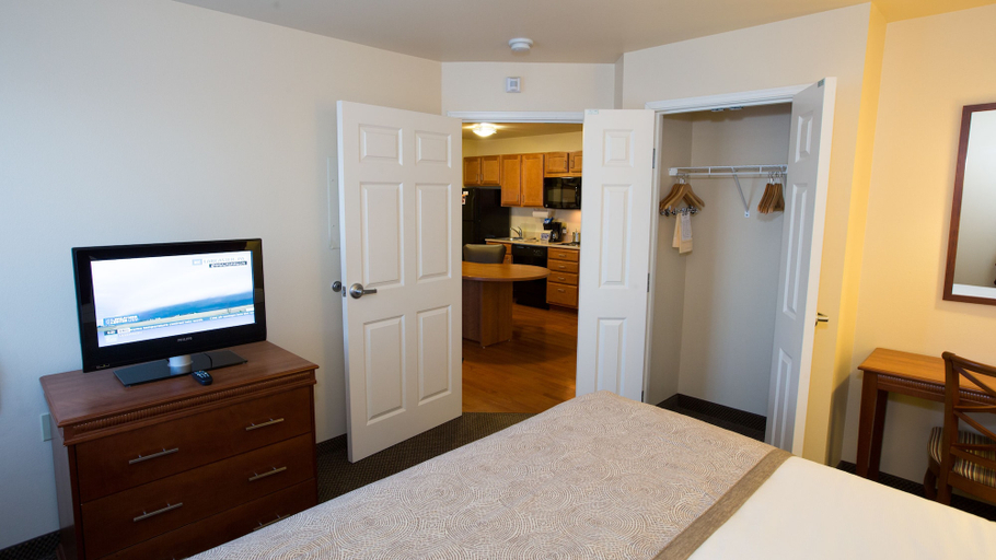 Bedroom 5, Candlewood Suites JOPLIN, Newton