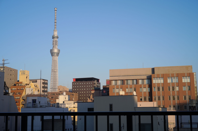 Exterior & Views 12