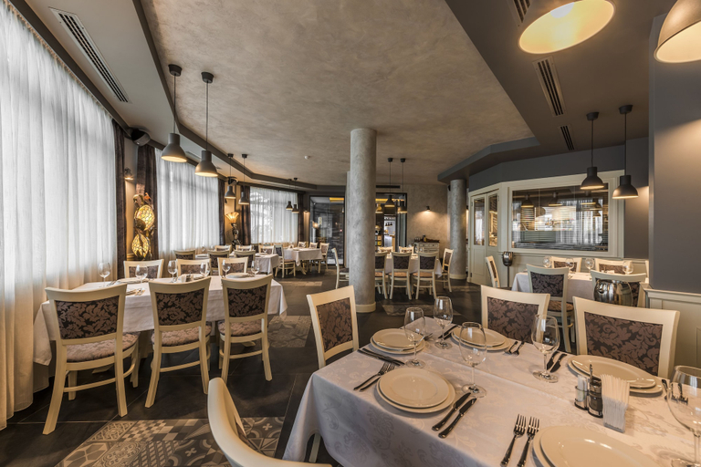 Food & Drinks 5, All Seasons Residence Hotel, Stolichna
