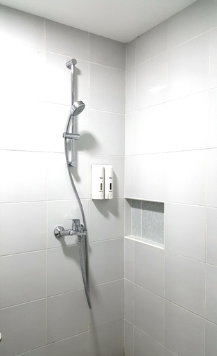 Bathroom 4, 950 Condotel, Mabalacat
