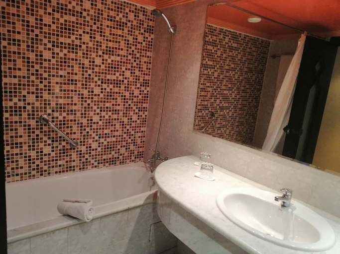 Bathroom 3, Hotel Tghat, Fès