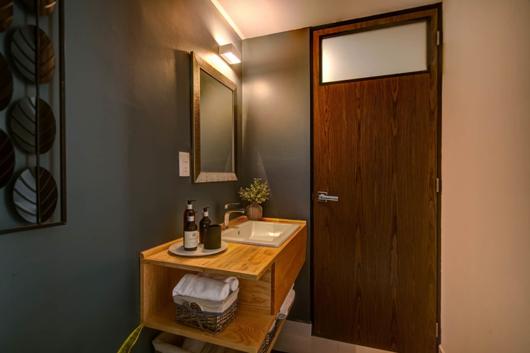 Bathroom, Old School Apartment by Mr.W, Mexico City