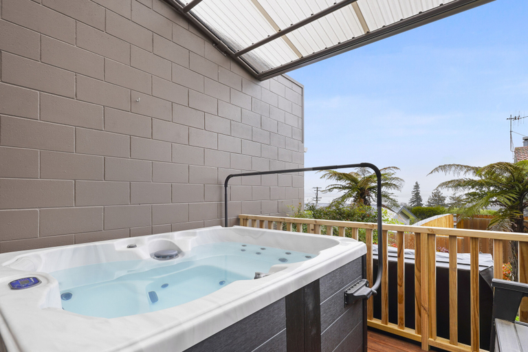 Sport & Beauty 3, Lakeview Escape with spa - sauna - patio, Taupo
