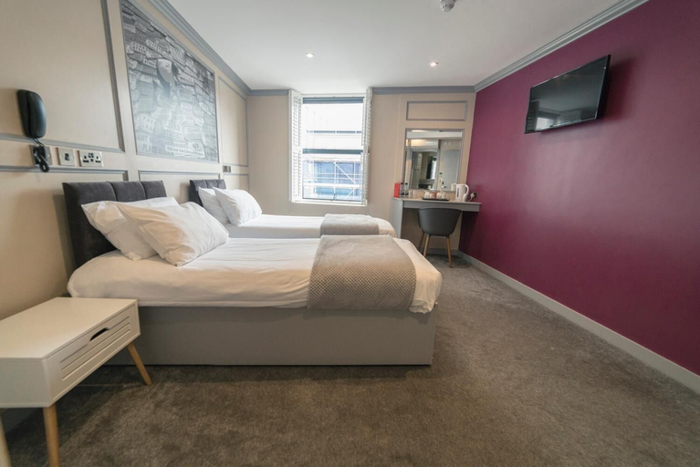 Bedroom 3, Central Station Hotel Liverpool, Sefton