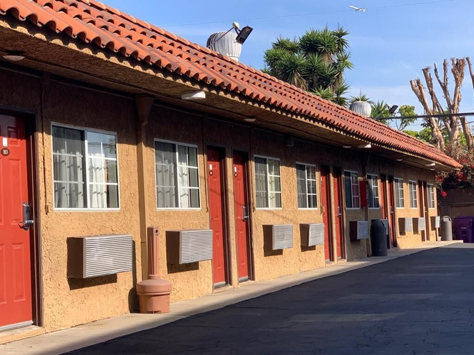 Exterior & Views 5, Uptown Inn, Los Angeles