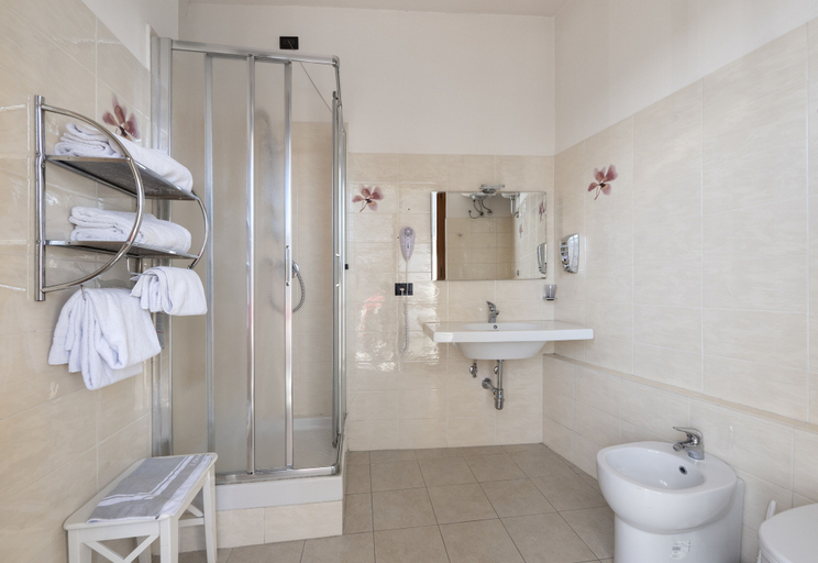 Bathroom 4, Hotel Careggi, Florence