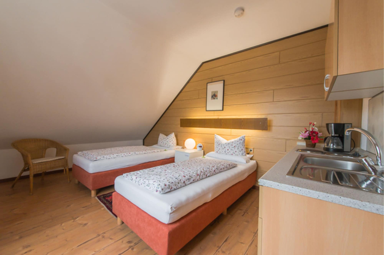 Bedroom 4, Pension Tannenhof, Wiesbaden
