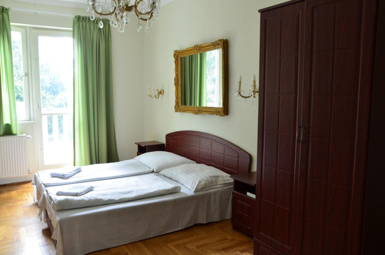Bedroom 3, Hotel Viktória Vendégház, Balatonalmádi