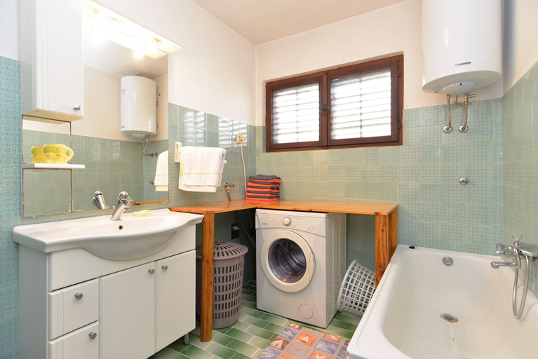 Bathroom 3, Apartment 1700, Fažana