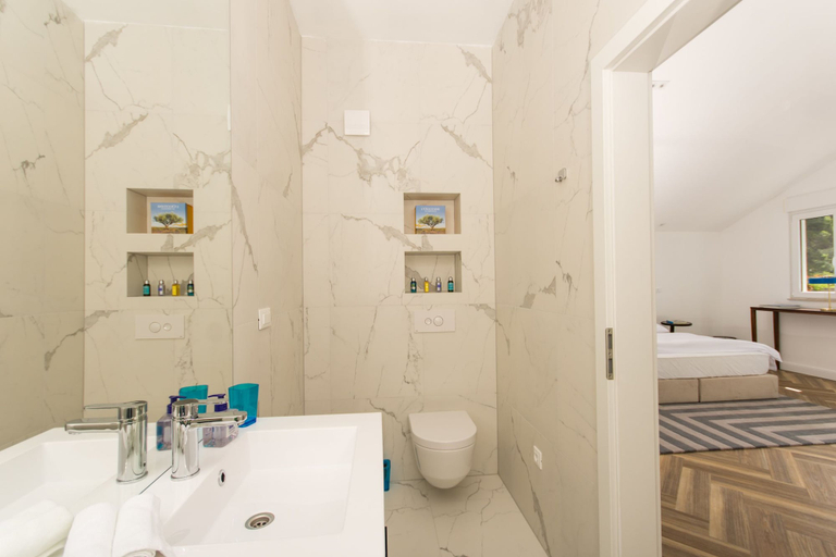 Bathroom 3, Seafront Luxury Apartments Fun, Trogir