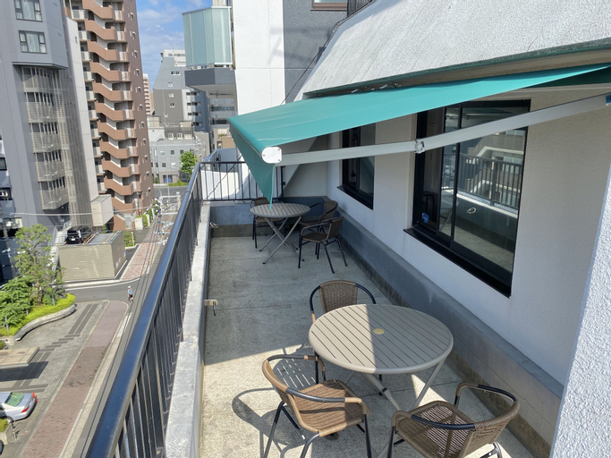 Exterior & Views 13