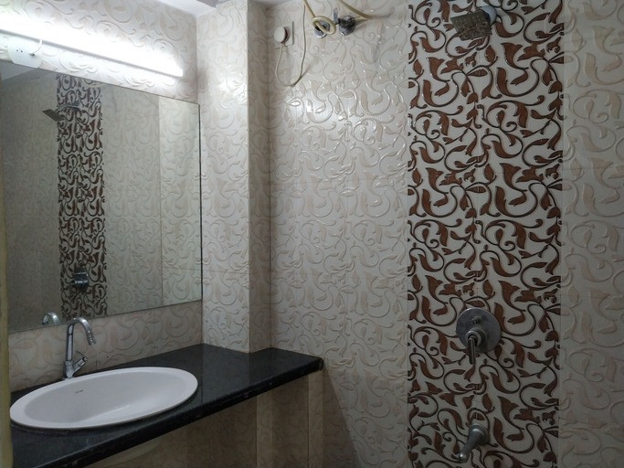 Bathroom 5, Atlanta Beach Resort, North Goa