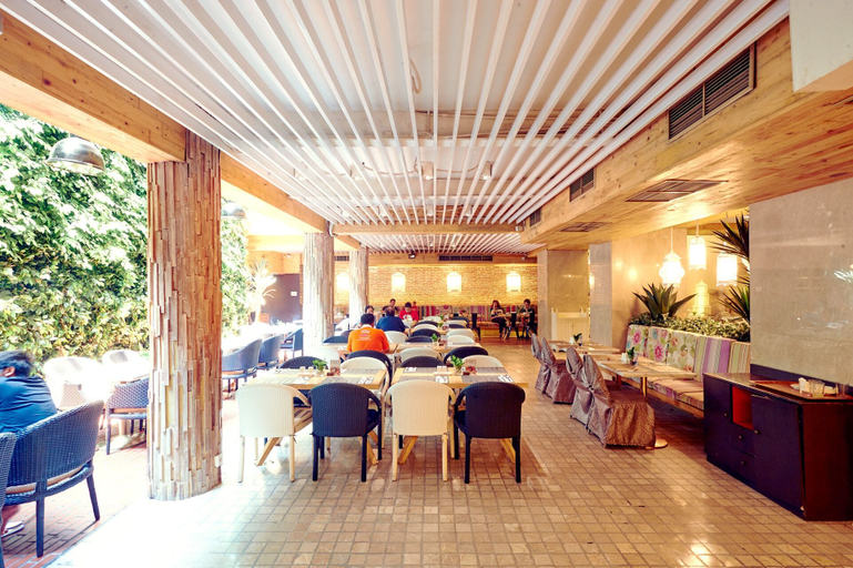 Food & Drinks 5, Garden Palace Hotel Powered by Archipelago, Surabaya