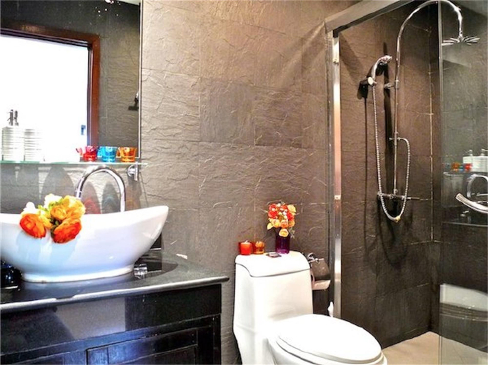 Bathroom, Sunrise 3 bedrooms Modern Apartment In Nai Harn, Pulau Phuket