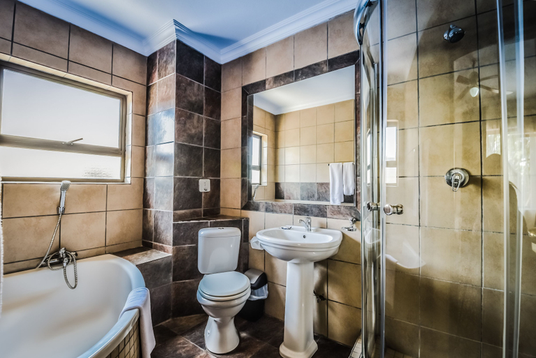 Bathroom 4, The Lakes Hotel and Conference Centre, Ekurhuleni