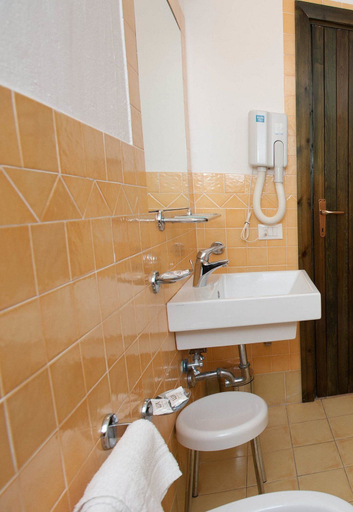 Bathroom 5, La Plage Resort, Sassari