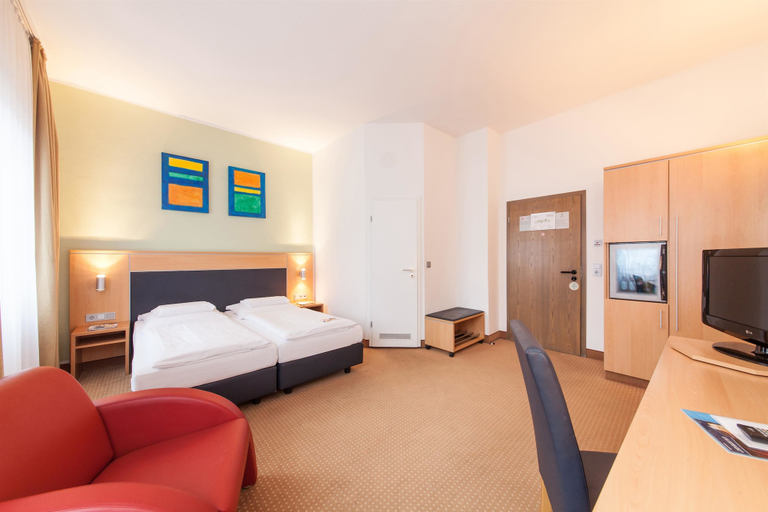 Bedroom 2, Hotel Offenbacher Hof, Offenbach am Main