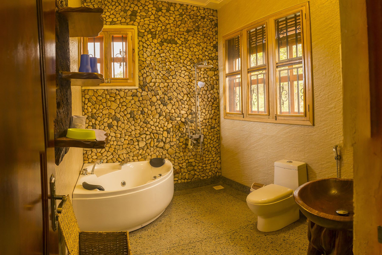 Bathroom 3, Dawilderness Holiday Homes, Jinja