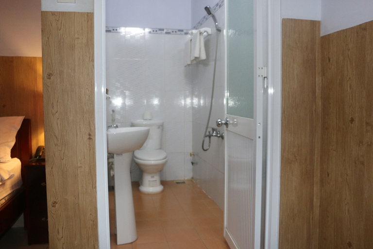 Bathroom 4, Kim Long Hotel, Ninh Kiều