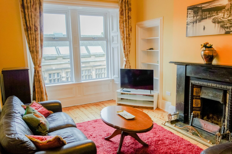 Others 5, Newly Furnished Flat on Leith Walk, Sleeps 4, Edinburgh